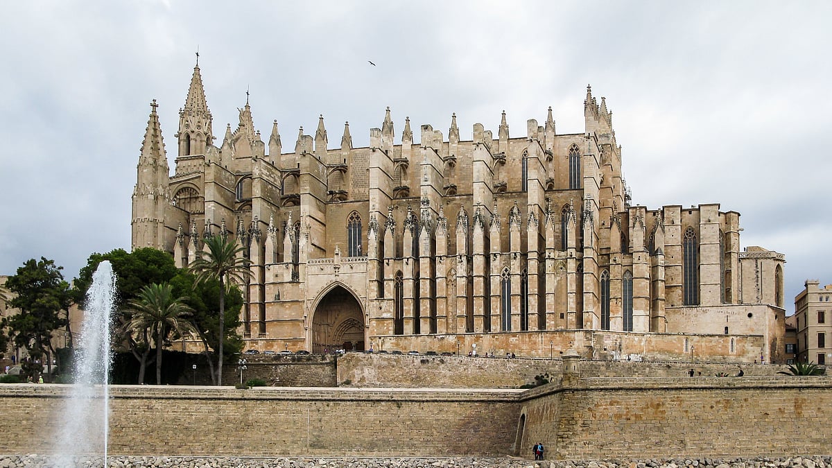 <div class="paragraphs"><p></p></div>