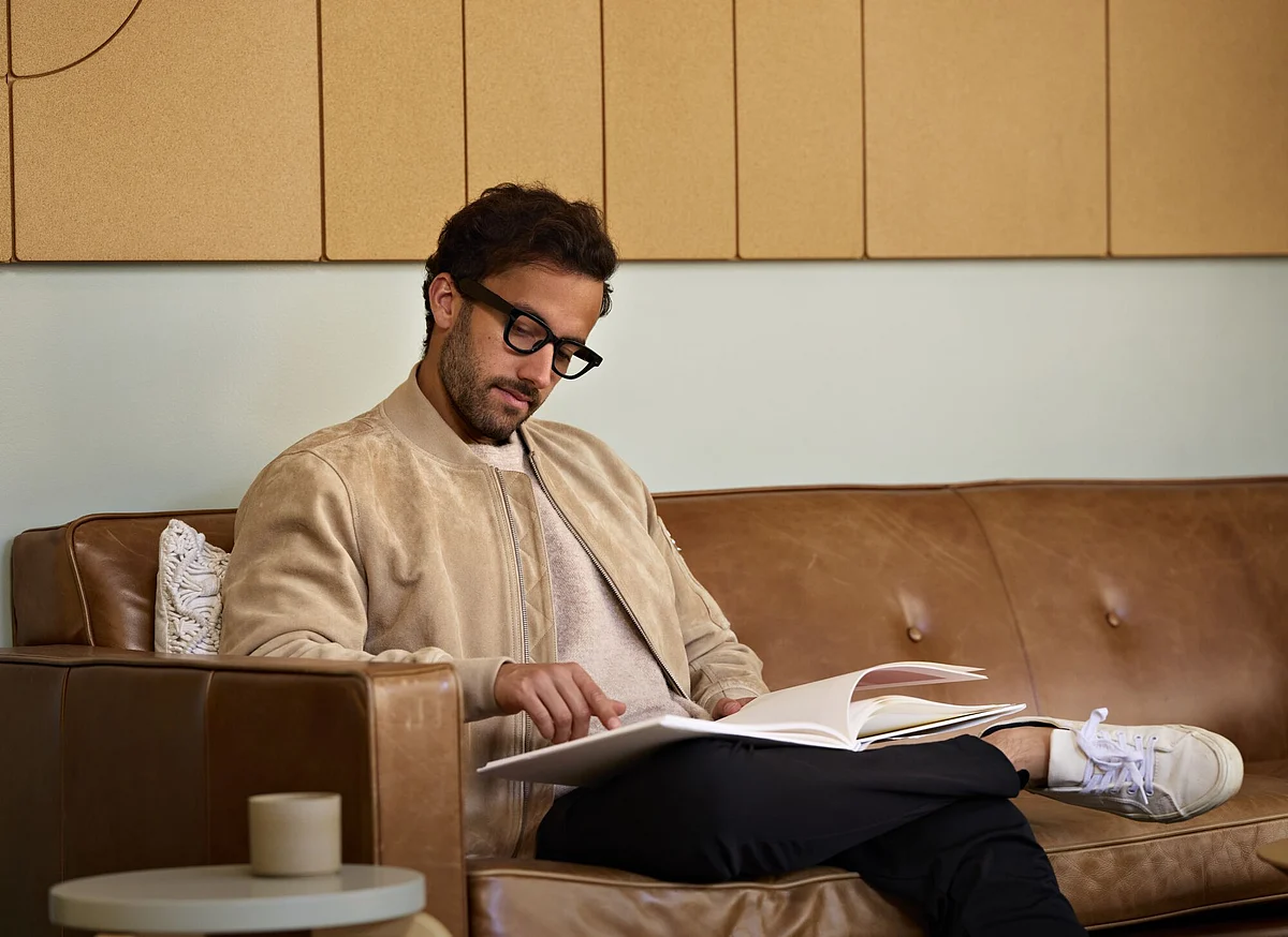 <div class="paragraphs"><p>Google smart glasses prototype.</p></div>