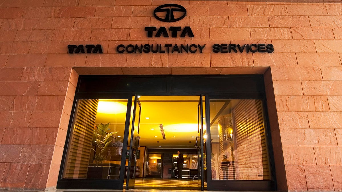 TCS में हजारों वर्कर्स की छंटनी पर बढ़ा विरोध, IT वर्कर्स यूनियन ने किया प्रदर्शन