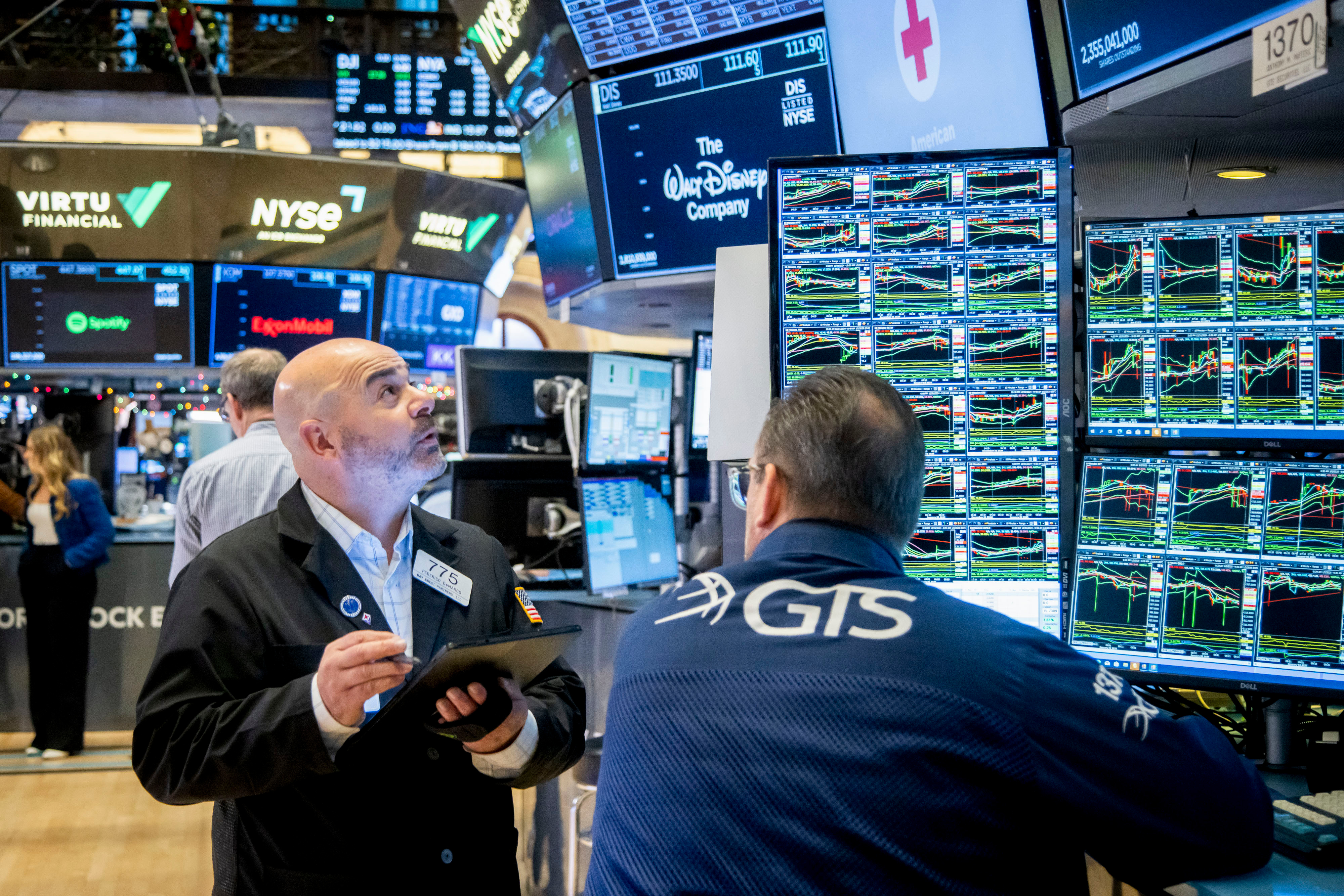 <div class="paragraphs"><p>While most of its shares advanced, big tech once again came under pressure. (Image source: Michael Nagle / Bloomberg)</p></div>