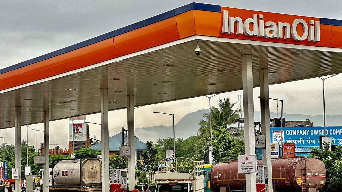 Cabinet Approves Rs 30,000 Crore Fund To Reimburse OMCs For LPG Losses