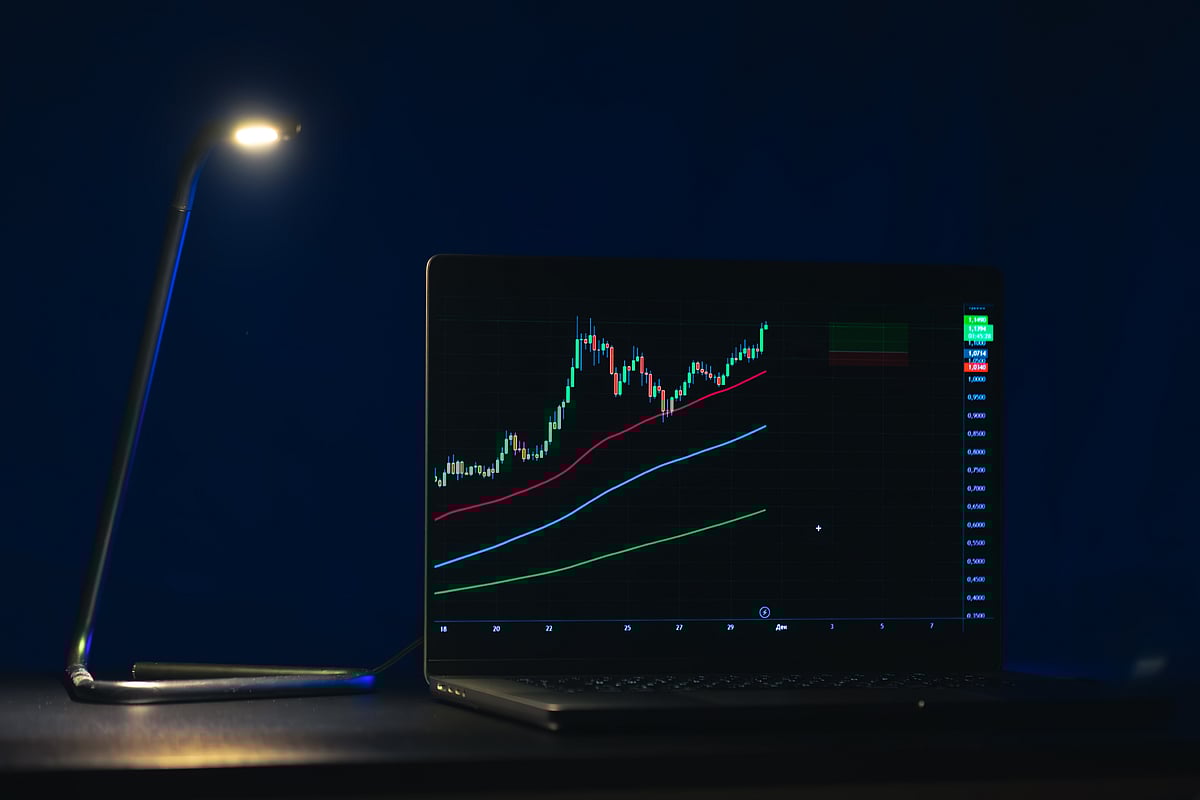 <div class="paragraphs"><p>Market slumps for the fifth straight month, the second steepest MoM dip since Mar’20. (Photo Source: pvproductions/Freepik)</p></div>