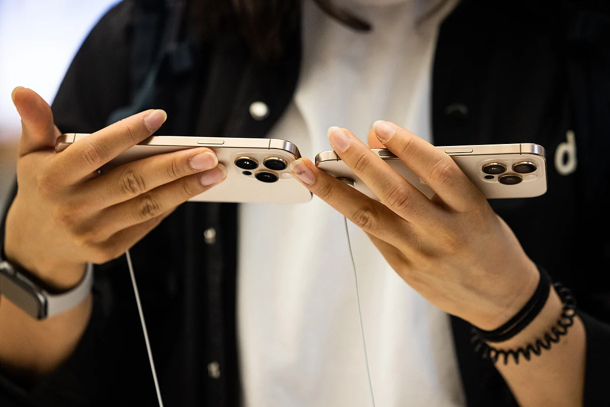 <div class="paragraphs"><p>The iPhone’s interface is poised to get its biggest overhaul in a dozen years. (Photo Source: Chris Ratcliffe/Bloomberg)</p></div>