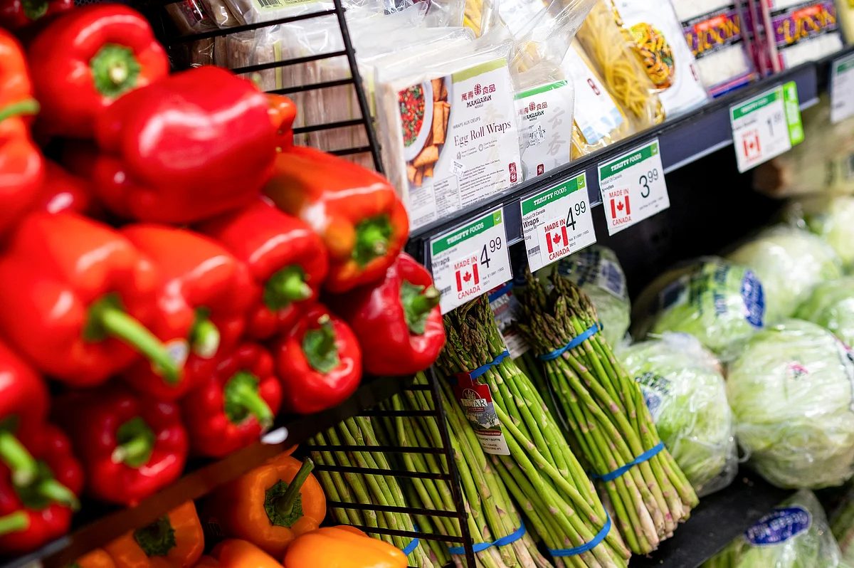 <div class="paragraphs"><p>A grocery store in Sidney, British Columbia.</p></div>