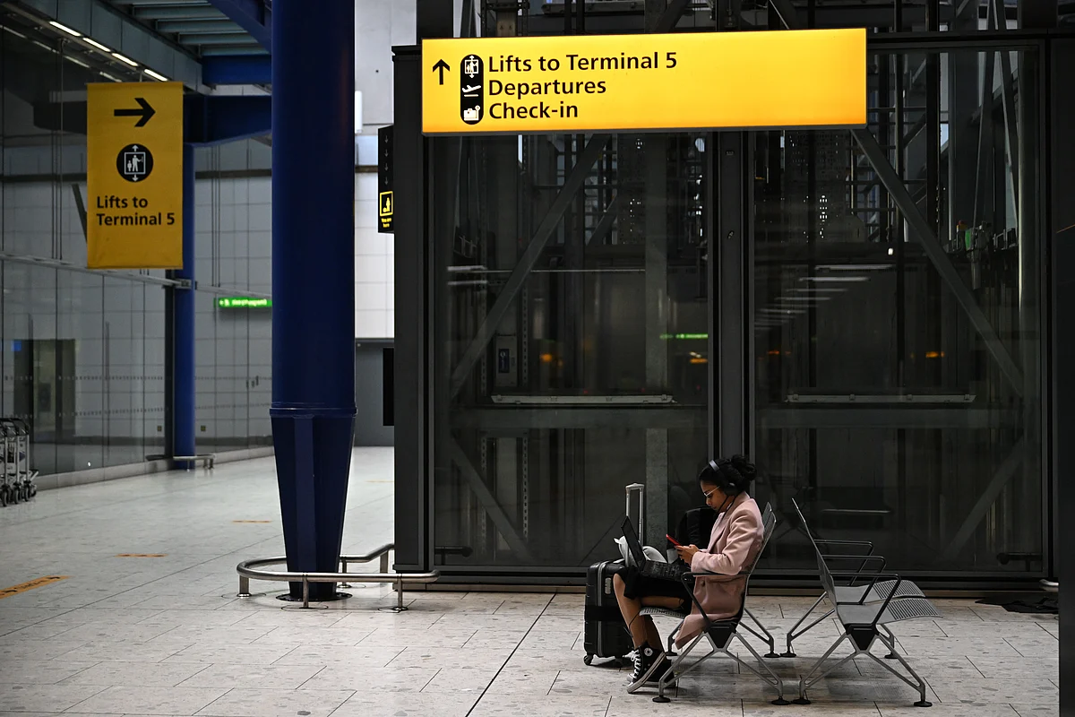<div class="paragraphs"><p>A traveler at Terminal 5 on March 21.</p></div>