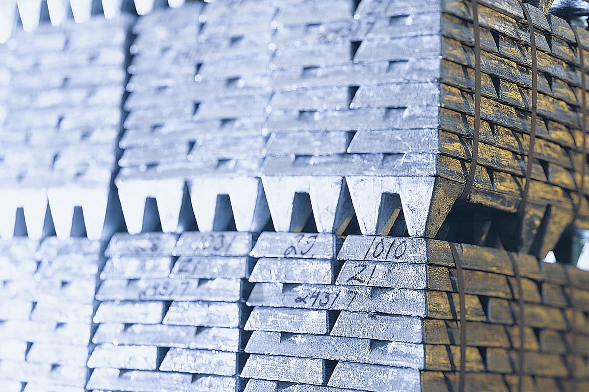 What Hindustan Zinc's Long-Term Charts Say About Market Timing