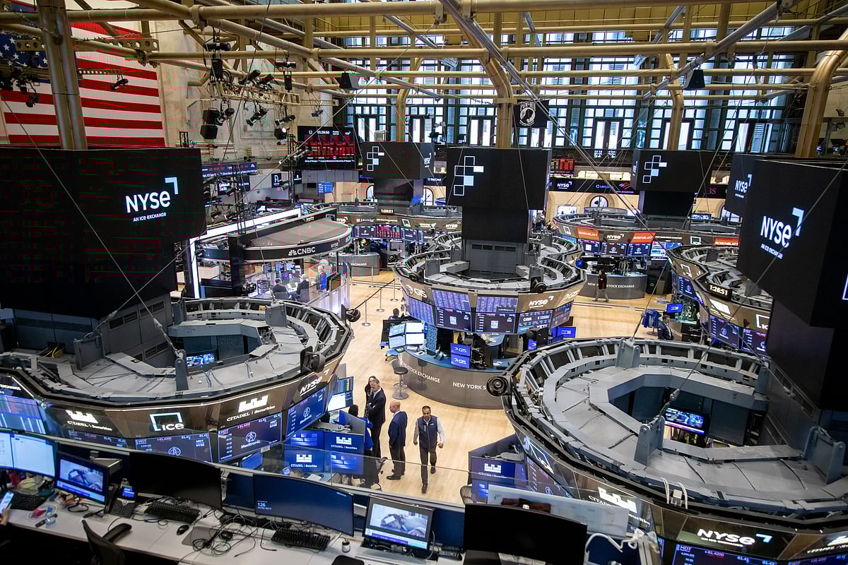 <div class="paragraphs"><p>after cruising along comfortably for most of last year, the&nbsp;world’s largest economy&nbsp;lost altitude at the start of 2025 as consumers tired and the trade deficit ballooned on a tariff-related scramble for imports.</p></div>