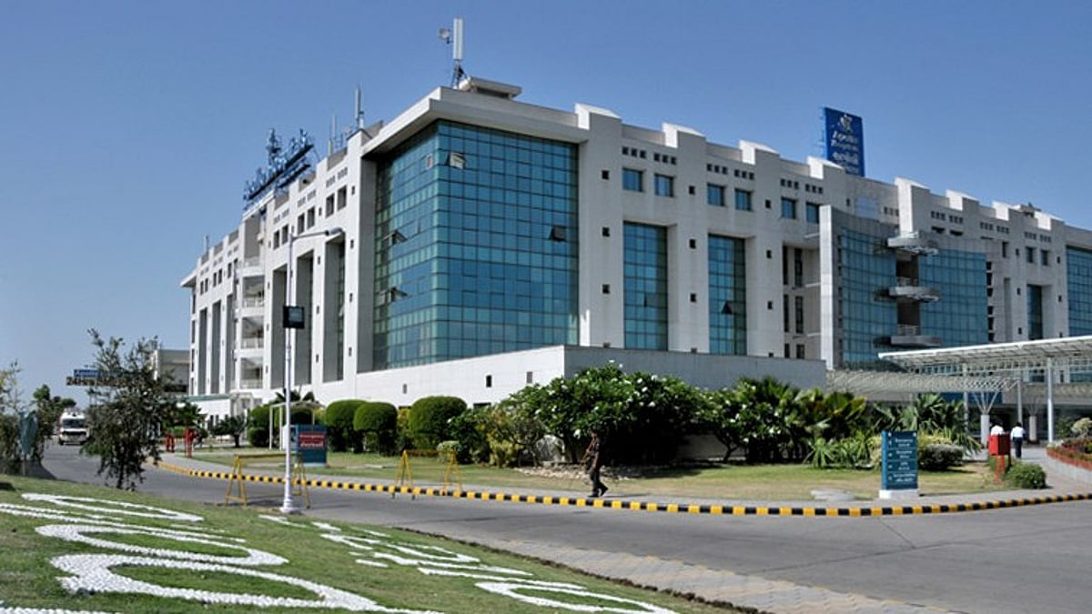 Apollo Hospital Block Deal: Promoter Suneeta Reddy Offloads 1.3% Stake Worth Rs 1,489 Crore