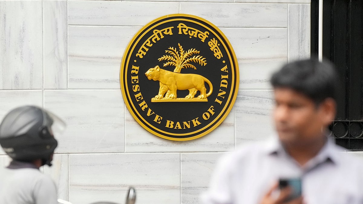 RBI To Inject Liquidity Via Large Bond Purchases, $10 Billion Forex Swap