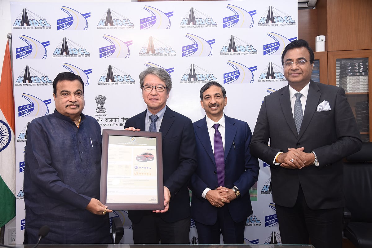<div class="paragraphs"><p>(From left) Transport Minister Nitin Gadkari, Maruti Suzuki MD &amp; CEO Hisashi Takeuchi, and Executive Directors Rahul Bharti and Partho Banerjee with the certificate for five-star ratings for Maruti Suzuki DZire. (Photo: Company)</p></div>