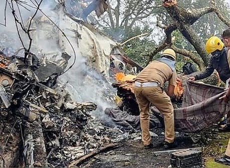 <div class="paragraphs"><p>Helicopter crash</p></div>