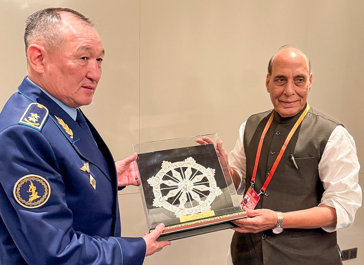 Rajnath Meets Chinese Counterpart; Stresses Avoiding New Complexities In Ties