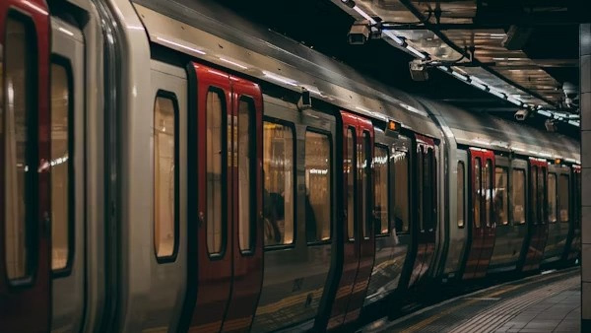 Train Withdrawal Affects Metro Line 1; Stampede-Like Situation At Ghatkopar Station, Say Passengers