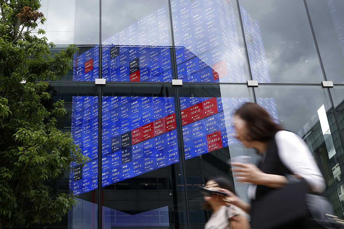 Asian Stocks, Euro Edge Up As Trump Buys Time For Talks: Markets Wrap