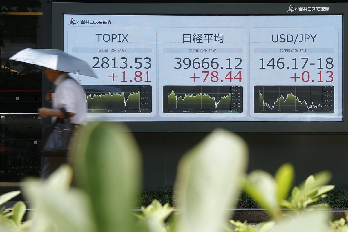 Asian Stocks Waver; Bitcoin Hits Record High
