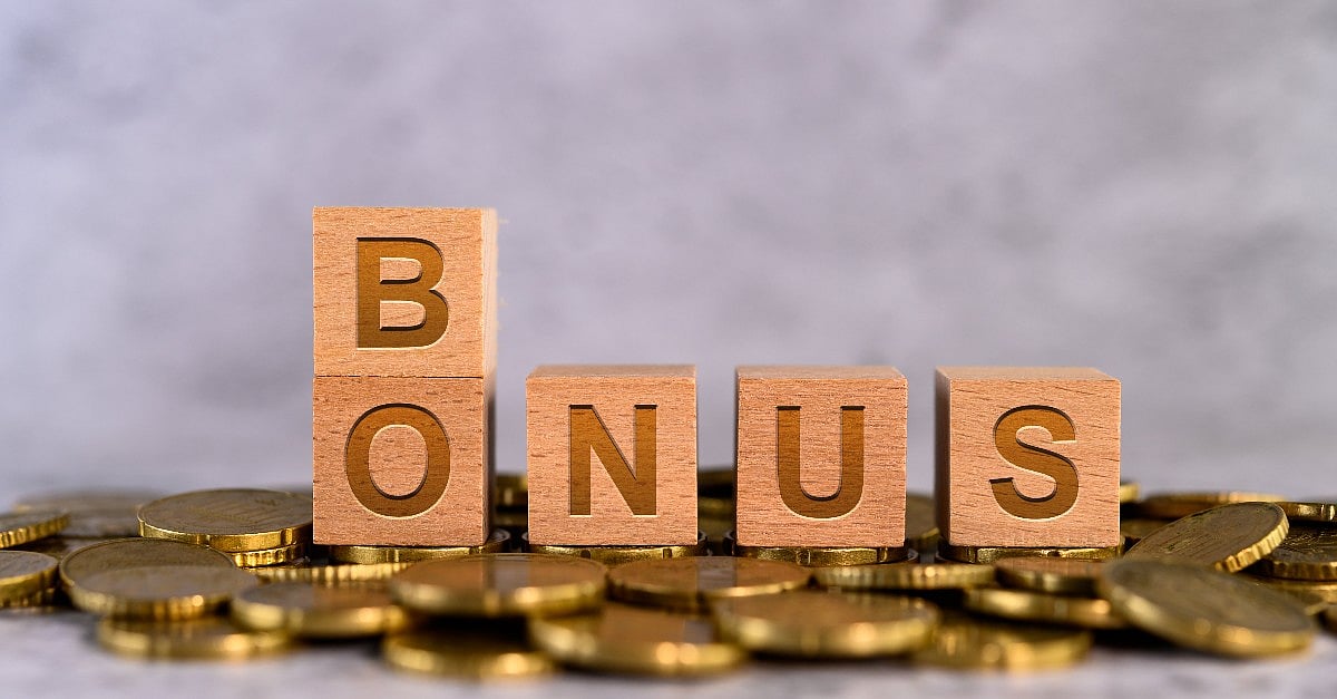 Bonus Shares Record Date This Week  HDFC Bank, Karur Vysya Bank Among Others
