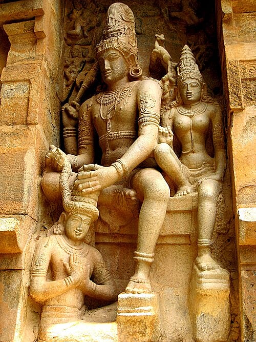 <div class="paragraphs"><p>Stone carving at the Shiva temple in Gangaikonda Cholapuram depicting coronation of King Rajendra Chola I by Lord Shiva and Parvati (Photo source: Wikimedia Commons)</p></div>