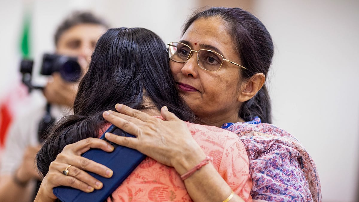 <div class="paragraphs"><p>-</p></div>