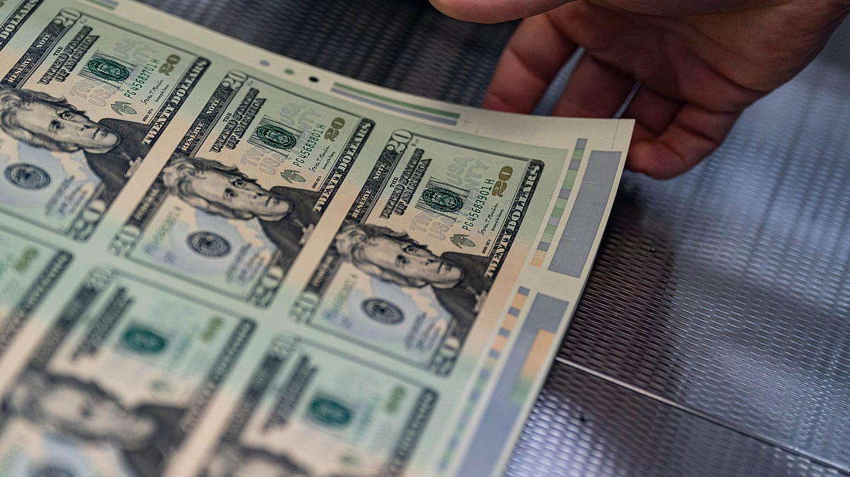 Dollar Wraps Up Best Month Of Trump's Term As Economy Holds Up