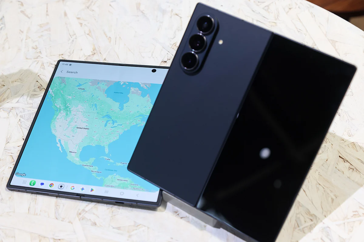 <div class="paragraphs"><p>Samsung’s Galaxy foldable devices should see competition from a foldable iPhone next year. (Image: Michael Nagle/ Bloomberg)</p></div>