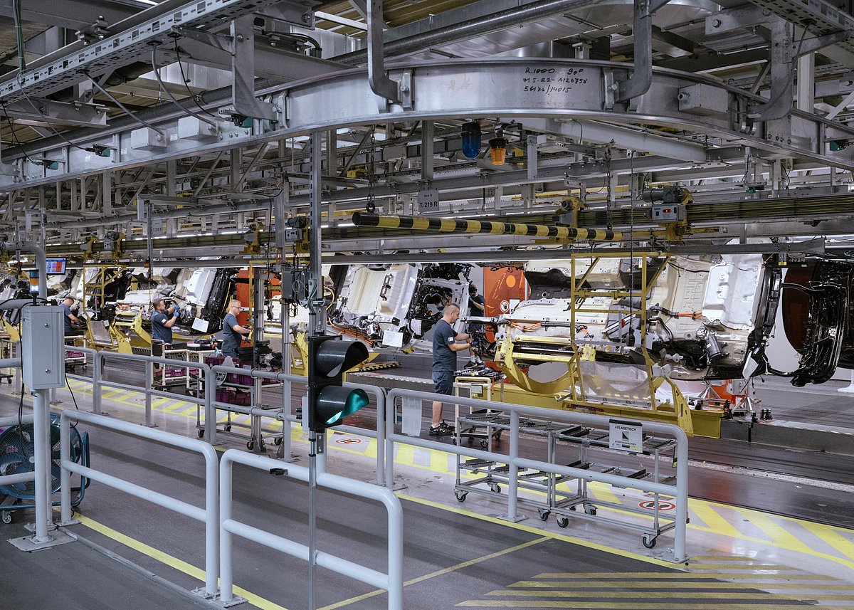 <div class="paragraphs"><p>Despite construction, production continues at the Munich complex. Photographer: Jana Islinger/Bloomberg</p></div>