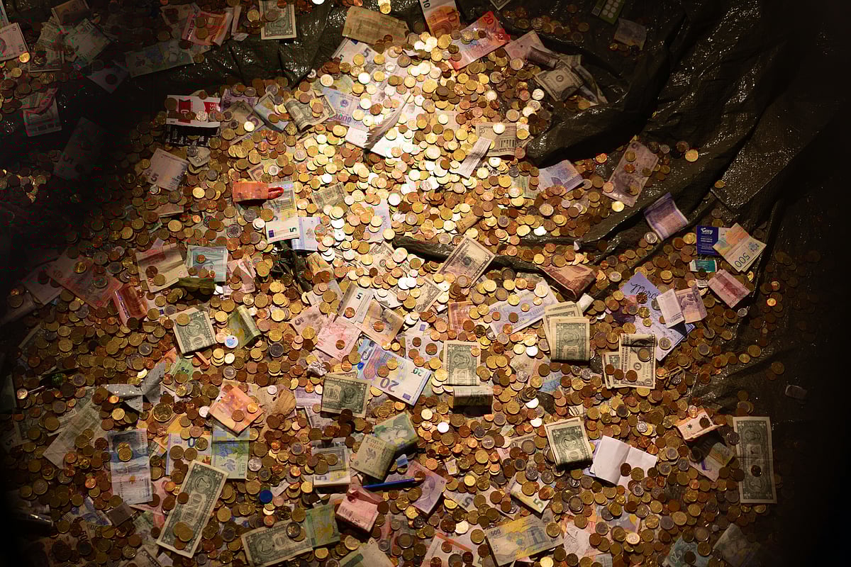 Noida Man's Account Credited With Astronomical Amount? Kotak Mahindra Bank Trashes Reports