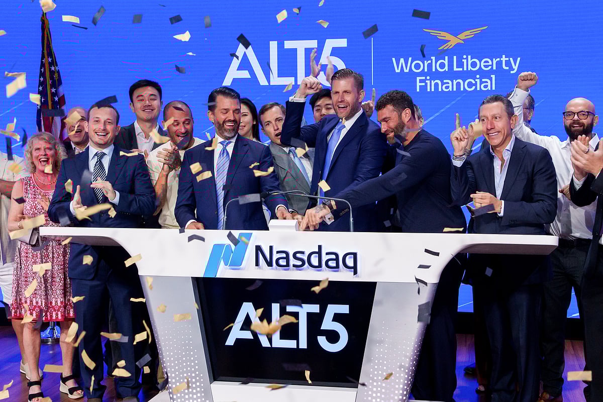 <div class="paragraphs"><p>Donald Trump Jr., center left, and Eric Trump, center right, ring the opening bell at the Nasdaq MarketSite in New York on Aug. 13. (Photo:&nbsp;Adam Gray/Bloomberg)</p></div>