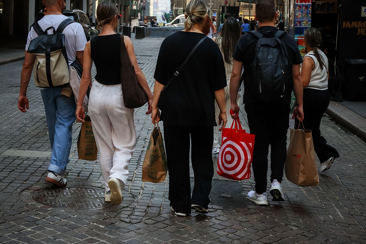 Charting The Global Economy: US Retail Sales Point To Resilience, China Sees Broad Slowdown