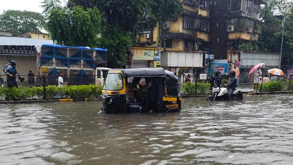 <div class="paragraphs"><p>Waterlogging at LBS Road Kurla (Image: NDTV Profit)</p></div>