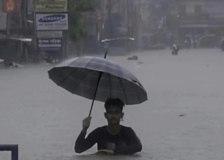 <div class="paragraphs"><p>As the city struggles with monsoon woes, Mumbaikars are finding some respite in humour.(Photo: X/@BhaktBusters)</p></div>