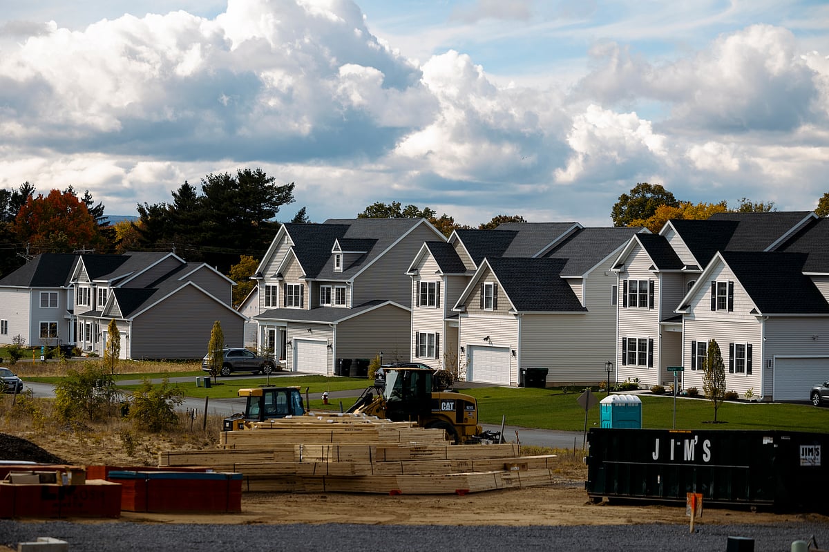 US New-Home Sales Exceed Forecast Following Upward Revision