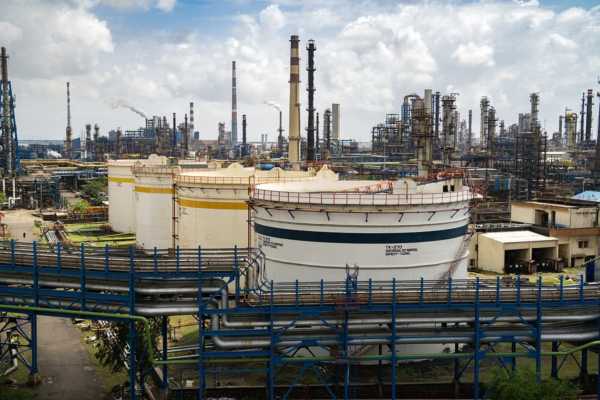 Oil Holds Advance As Traders Focus On Supplies And Fed Fallout