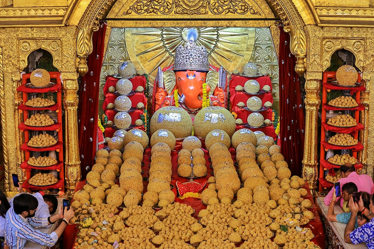 <div class="paragraphs"><p>People offer prayers at Moti Dungri Ganesh Temple ahead of 'Ganesh Chaturthi' festival, in Jaipur, Wednesday, Aug. 20, 2025 (Photo source: PTI)</p></div>