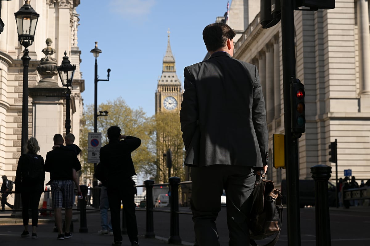 UK Bond Yields Near 1998 High, Adding To Pressure On Government