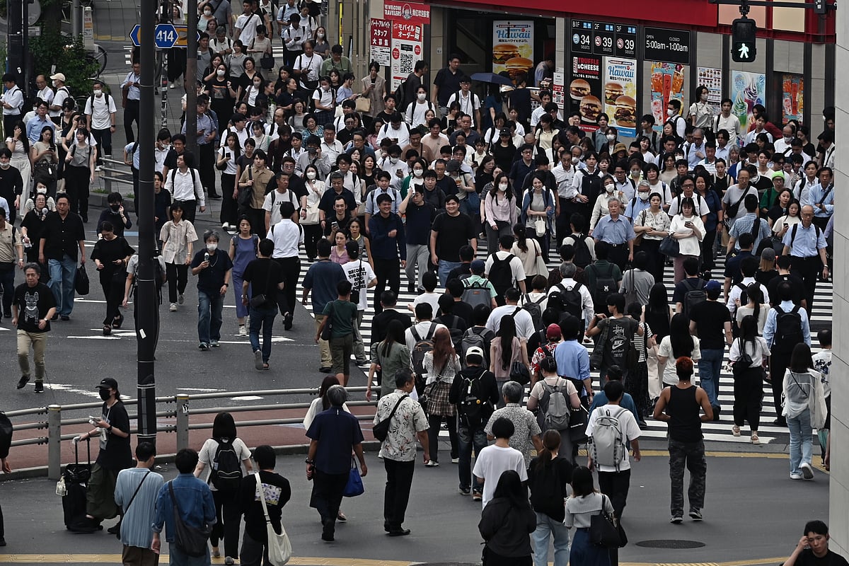 Asian Stocks Retreat At Open After US Tech Selloff: Markets Wrap