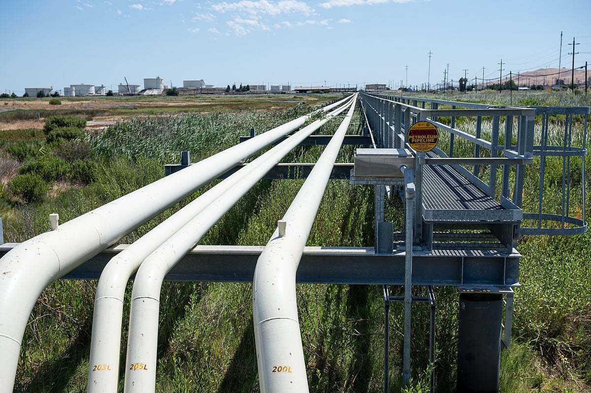 Oil Pares Weekly Gain As Trump Calls For Low Prices To End War