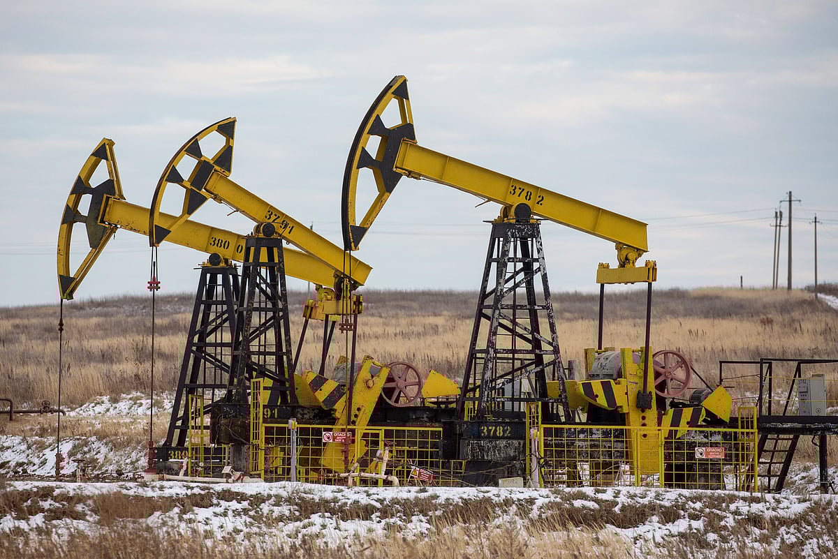 Oil Extends Gain On Rising Risks To Russian Crude, Diesel Supply
