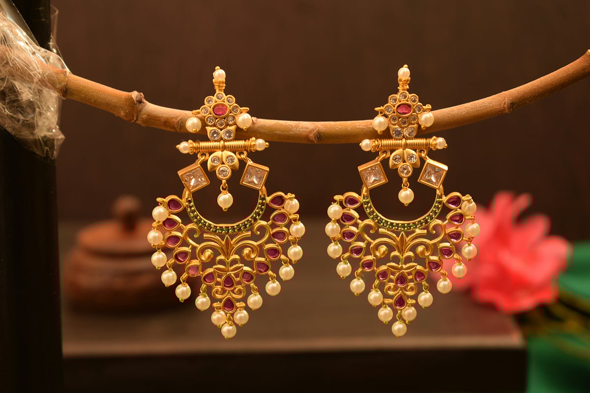 Gold Price Today: Yellow Metal Shines On Safe-Haven Appeal Amid Tariff Risk—When To Place Bets?