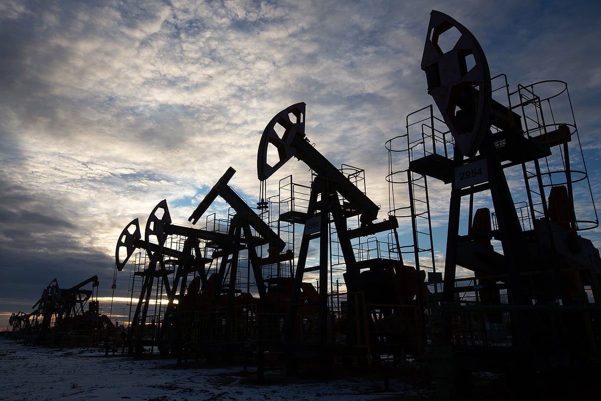 Oil Declines With Gaza Peace Plan And US Inventories In Focus