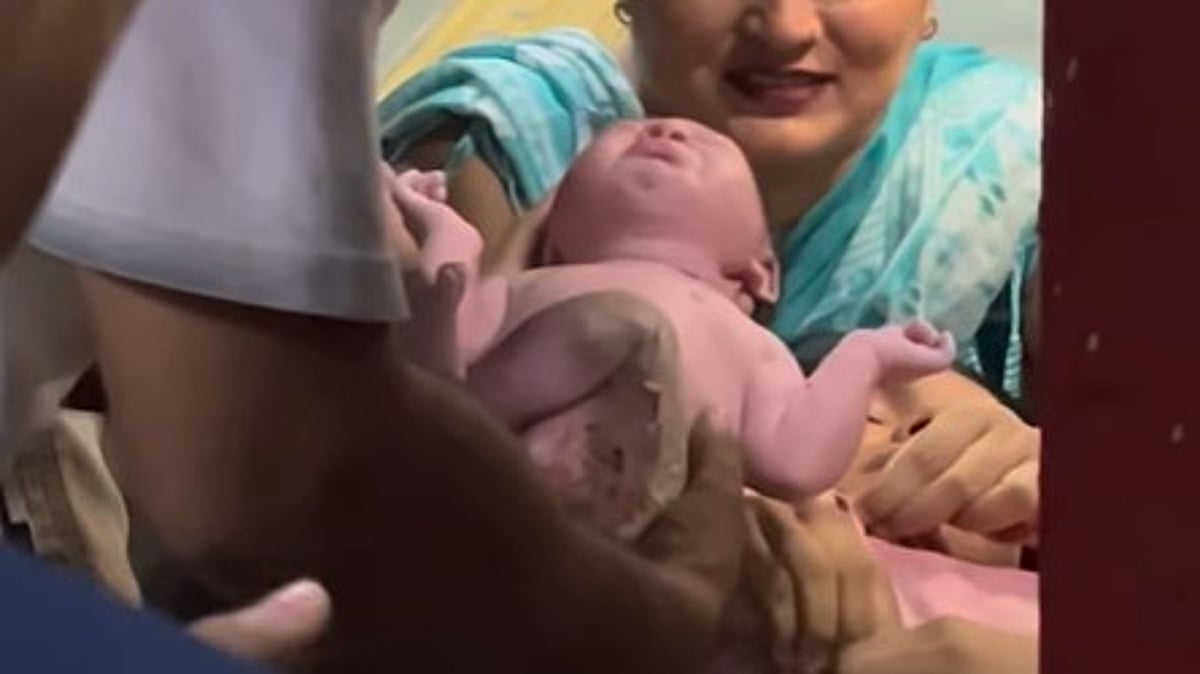 Mumbai: Man Delivers Baby At Ram Mandir Railway Station At 1 Am After Hospital Refuses Admission | Watch
