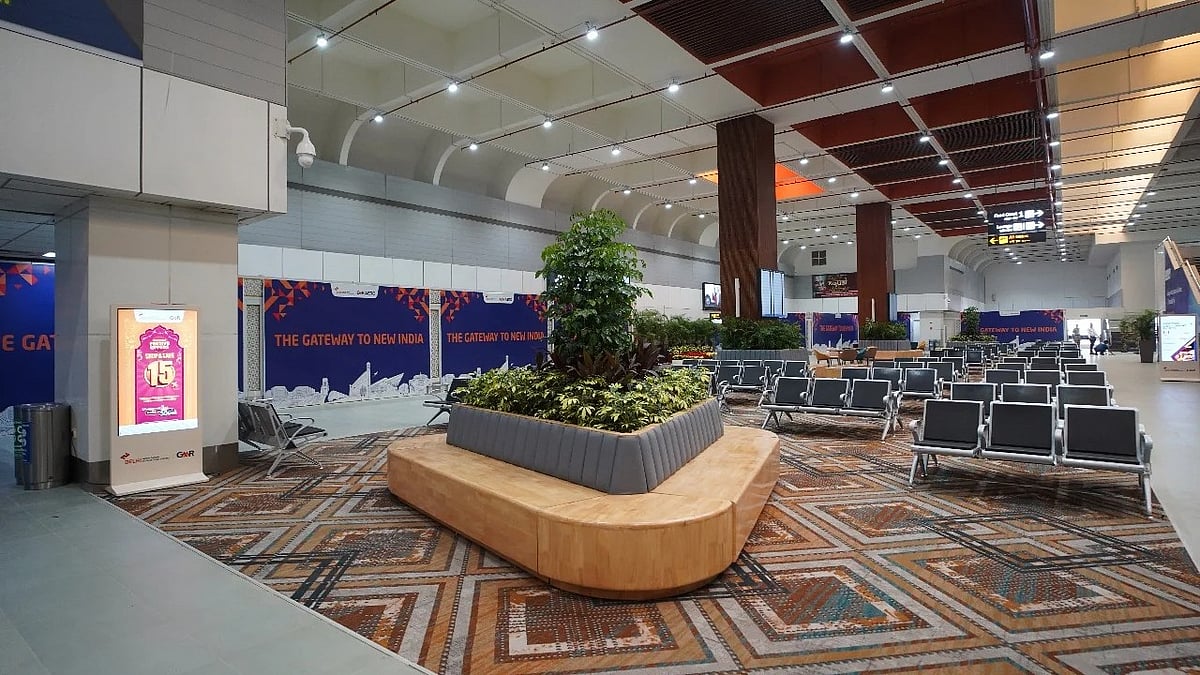 <div class="paragraphs"><p>Flight operations (Photo: Delhi Airport 'X' page.)</p></div>