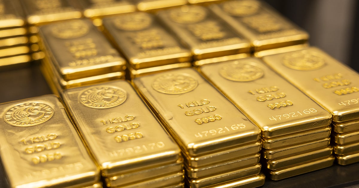 Gold Plunges Below ,000 As US-China Truce Erodes Haven Demand Gold Plunges Below ,000 As US-China Truce Erodes Haven Demand