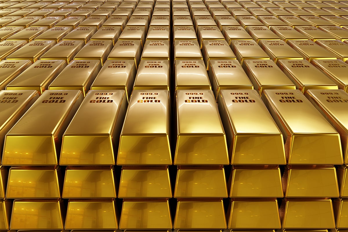 <div class="paragraphs"><p>Extending the gains for the second day, the yellow metal futures for December delivery rallied by Rs 1,180, or 0.93%, to Rs 1,27,645 per 10 grams, on the MCX. (Photo: Envato)</p></div>