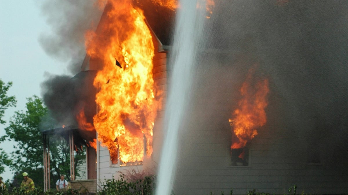 Navi Mumbai: Fire Breaks Out At Swiggy Instamart Store | Watch Video