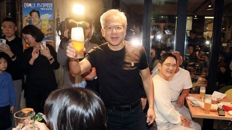 <div class="paragraphs"><p>Jensen Huang, CEO of Nvidia, Lee Jae-yong, chairman of Samsung Electronics, and Chung Eui-sun, executive chair of Hyundai Motor Group, stopped at Kkanbu Chicken before attending the APEC summit in Gyeongju. (Photo:&nbsp;SarAEsQMd/X)</p></div>