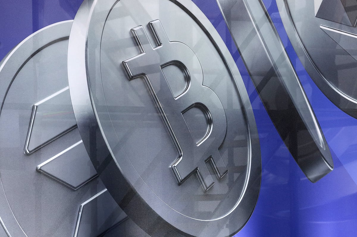 Bitcoin Bears See More Peril After 0 Billion Crypto Selloff