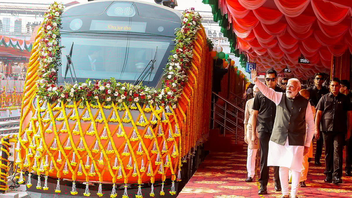<div class="paragraphs"><p>In this image released on Nov. 8, 2025, Prime Minister Narendra Modi greets supporters during the flagging off of Vande Bharat Express trains at the railway station, in Varanasi. (Photo: PTI)</p></div>