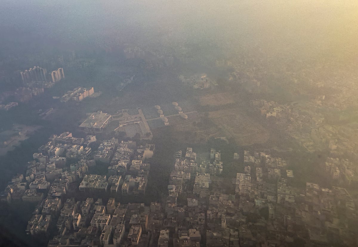 <div class="paragraphs"><p>New Delhi: An aerial view of the city shrouded in smog, in New Delhi, Thursday, Nov. 6, 2025 (PTI Photo/Arun Sharma)&nbsp;</p></div>