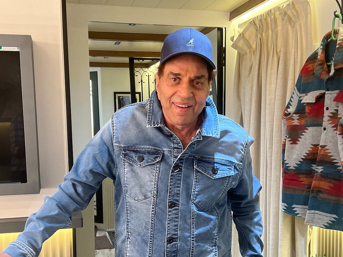 <div class="paragraphs"><p> The 89-year-old actor has been in and out of south Mumbai's Breach Candy hospital for several days. (Photo Source: X/@aapkadharam)</p></div>