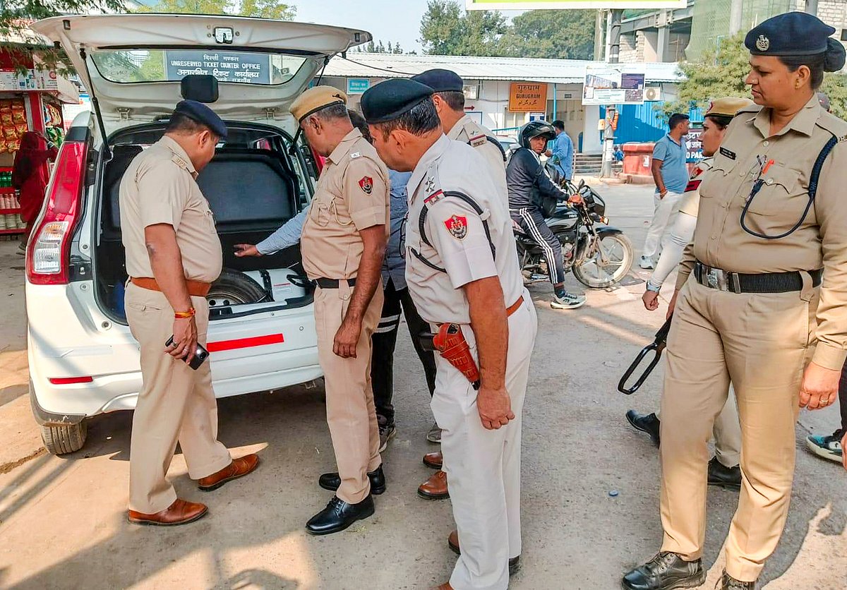 <div class="paragraphs"><p>Security personnel check a vehicle at a railway station, after security was beefed up following a blast near the Red Fort, in Gurugram. (Photo: PTI)</p></div>